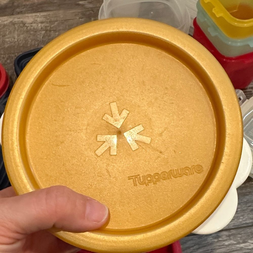 17 Piece Food Storage Container Bundle: Tupperware, Rubbermaid, Lock&Lock - Picture 7 of 14